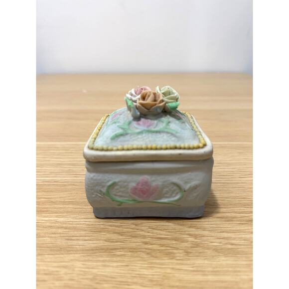 Porcelain Trinket/Jewelry Box Floral and Pastel VINTAGE - Picture 1 of 5